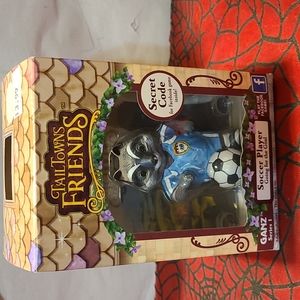 138916 Ganz Tail Towns Friends SOCCER PLAYER Collectible Figurine. #bz# box 113